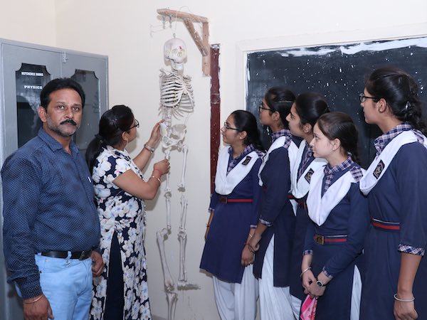 BIOLOGY LAB............ 10