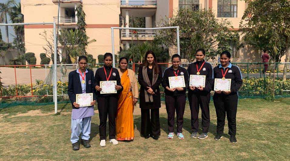 prize distribution ceremony of sports day.